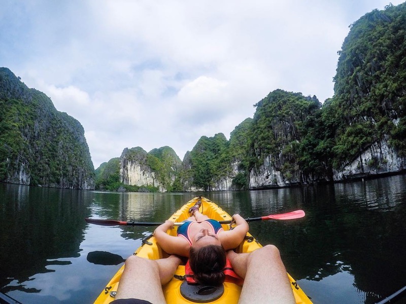 Voyages au vietnam kayak baie d'halong