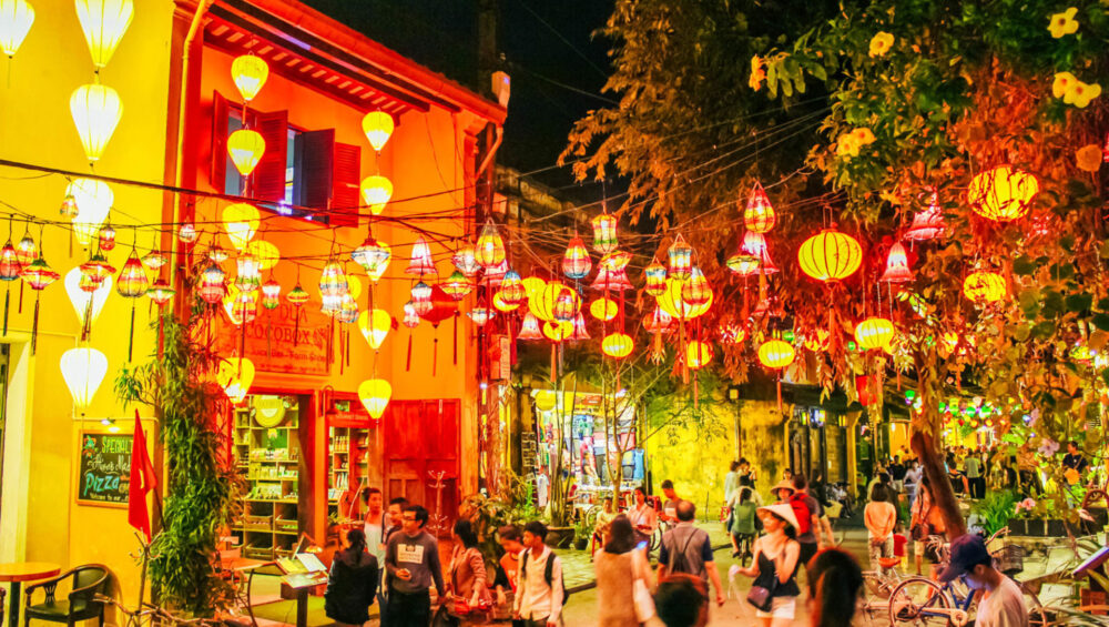 lanternes de nuit à Hoian au Vietnam