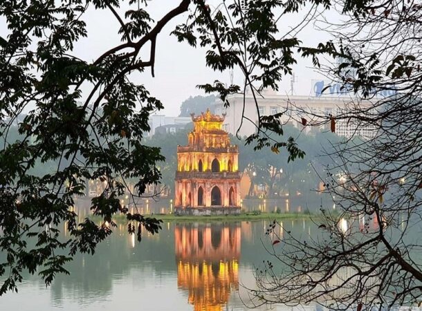 temple au milieu du lac à Hanoi