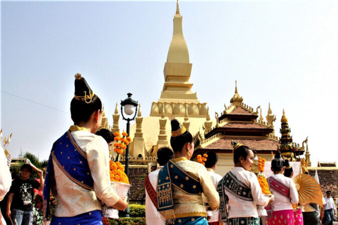 pelerinage temple au Laos