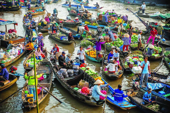 beateaux pour le marché flottant au delta mekong Vietnam