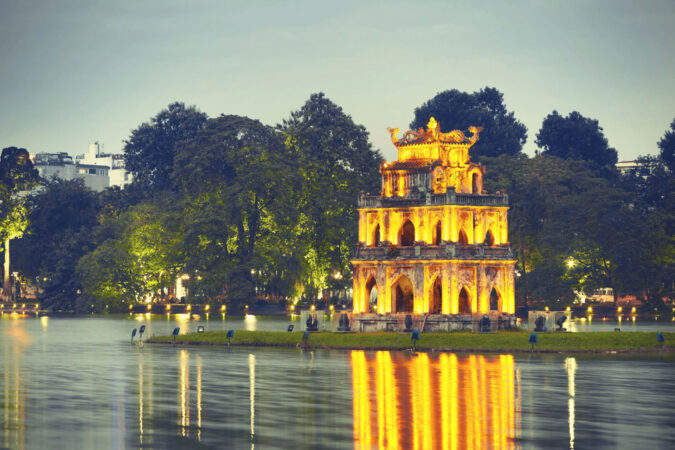 un temple au milieu du lac à Hanoi