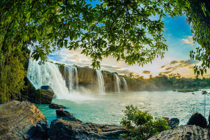 immense cascade au Vietnam