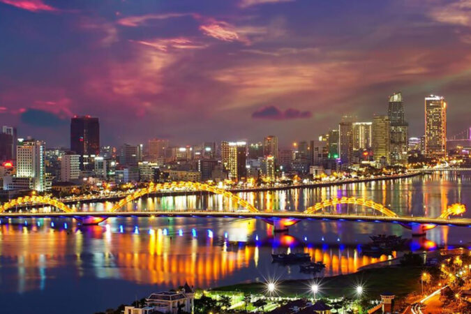 le pont dragon à danang de nuit