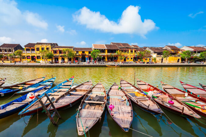 barques sur la rivière à hoian