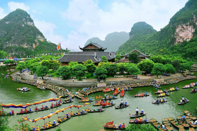 un quai pour des barques au vietnam