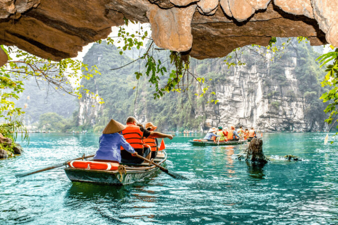 plusieurs bateaux à la baie d'halong au Vietnam