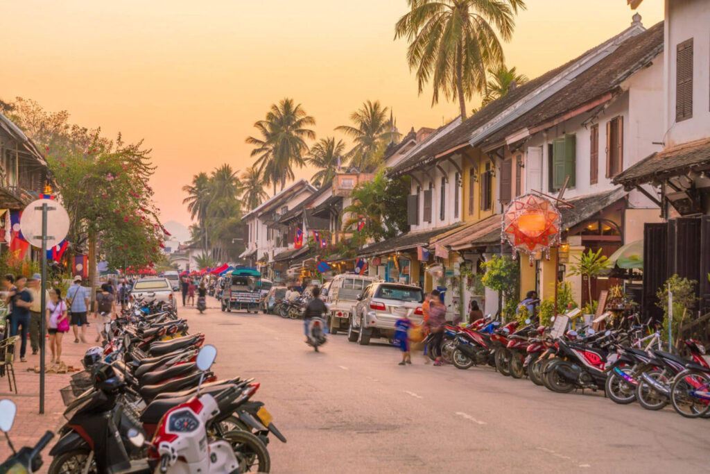 rue dans une ville au Laos
