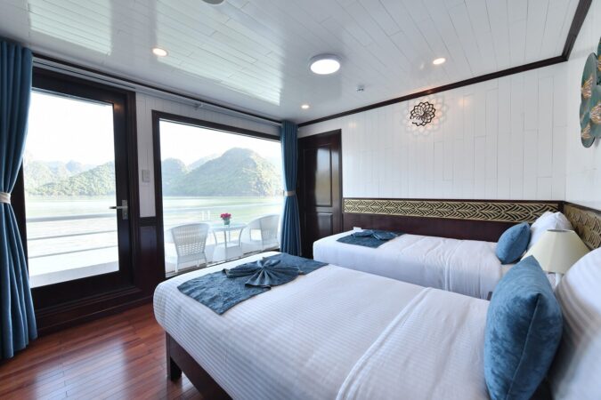 sur sur la baie d'halong depuis la chambre d'une croisière