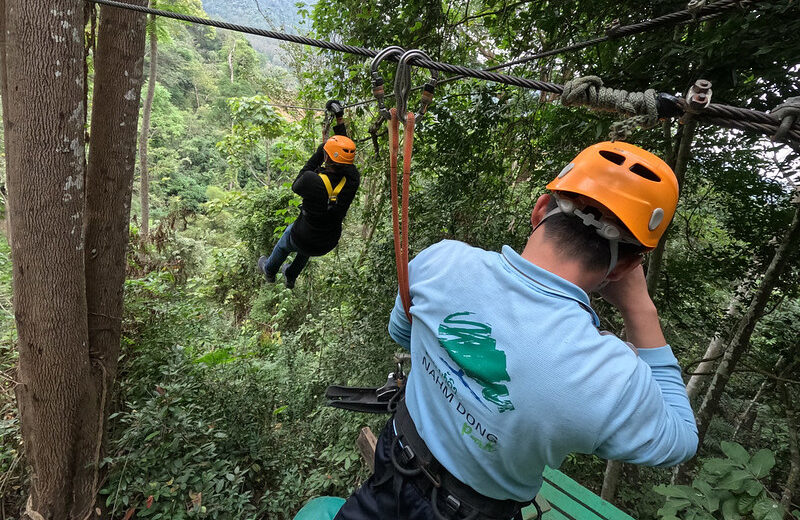 Tyrolienne au Laos