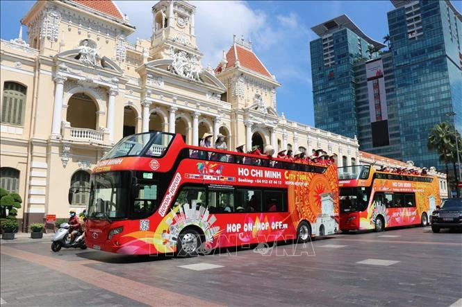 blog voyages au Vietnam avec un bus à Saigon -Transport et déplacements au Vietnam