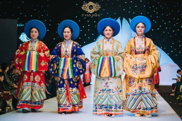 nhat-binh-tenue-traditionnnelle-vietnamienne